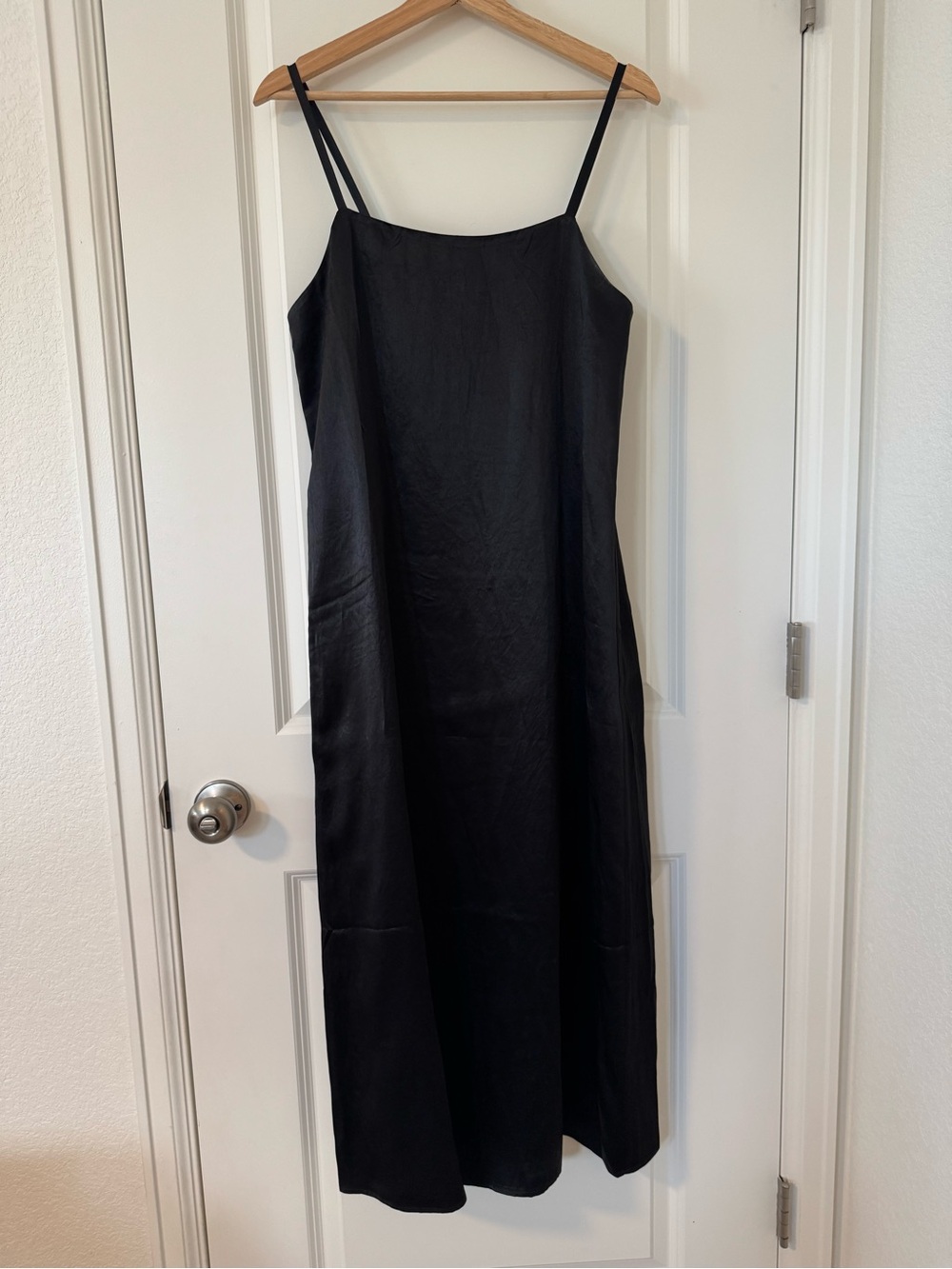 Everlane The Satin Square-Neck Slip Dress in Black